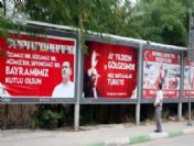 Başbakan Erdoğan ve Tsk`nın Bayram Afişleri Yan Yana Asıldı
