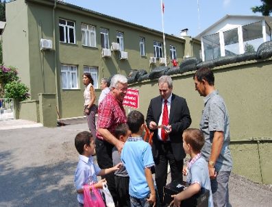 KOZANLı - Başkan Özgan, Çocuklara Bayram Harçlığı Dağıttı