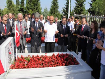 AHMET İHSAN KALKAVAN - Bayramda Şehitler Unutulmadı