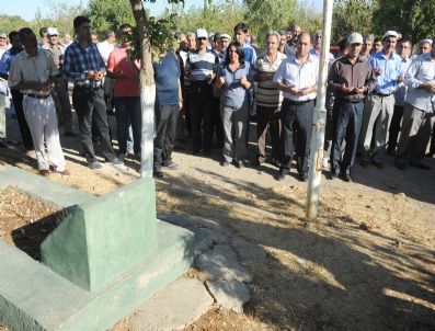 NURSEL AYDOĞAN - Bdp`li Başkanlar`dan Mezarlık Ziyareti