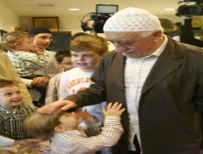 Fethullah Gülen Hocaefendi: Bayram Barış Adına Fırsata Dönüştürülmeli