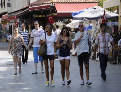 Kuşadası`nda Kruvaziyer Gemi Bereketi