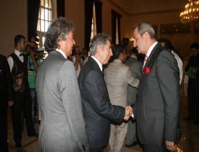 KÜRŞAD TÜZMEN - Mersin`de Bayram Kutlamaları Devam Ediyor