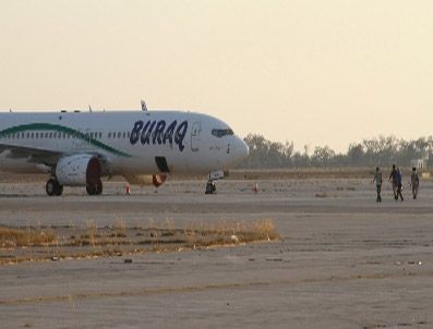 Muhalifler Trablus Havalimanı'nı ele geçirdi