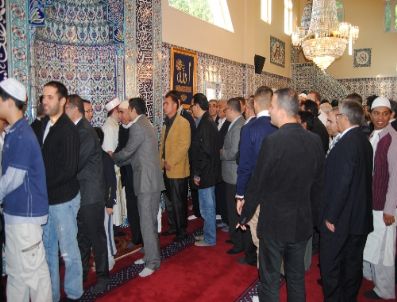 Stockholm’de Coşkulu Bayram Namazı