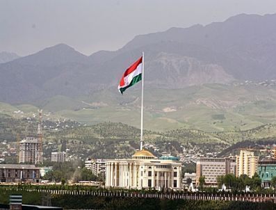 Tacikistan, En Yüksek Bayrak Direğiyle Guinness Rekorlar Kitabı`na Girdi
