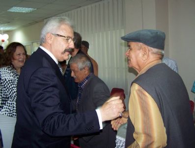 Vali Cerrah Çocukları Sevindirdi