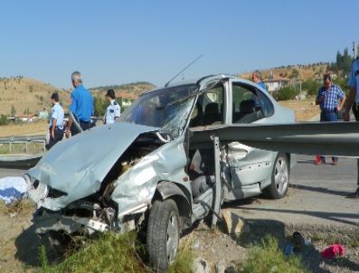 Yayalara Vurmamak İçin Kaza Yaptılar: 1 Ölü, 1 Yaralı