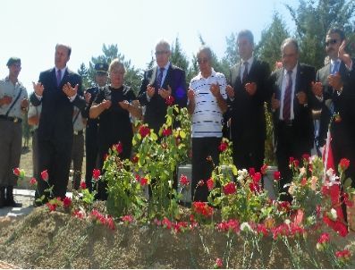 Zafer Bayramı ve Ramazan Bayramı`nı Bir Arada Kutlamanın Mutluluğu