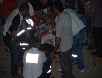 Bayramlaşmaya Giden Aile Kaza Yaptı: 1 Ölü, 2 Yaralı