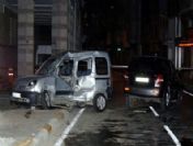 Beyoğlu`nda Ciple Otomobil Çarpıştı: 2 Yaralı