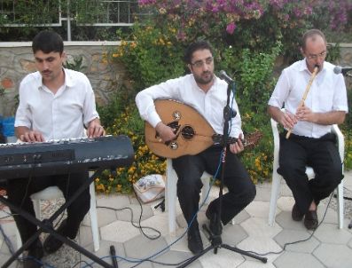 Cami İmamları Kurdukları Orkestra İle Ney, Org, Bağlama ve Ud Çalıyor