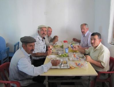 Emet`te Bin 500 Kişiye Hayır Yemeği