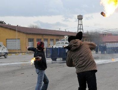 Kola kutusu içinde havai fişek ve maytap atıldı
