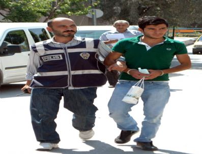 Eskişehir`de Bıçaklı Kavga : 2 Yaralı