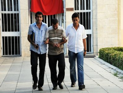 Hediyelik Eşya Dükkanından Cüzdan Çalan Zanlı Tutuklandı