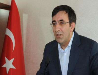 Kalkınma Bakanı Yılmaz, Bingöl`de Vatandaşlarla Bayramlaştı