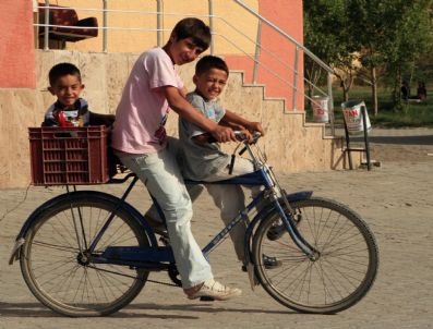 Kardeşlerin Bisikletli Bayram Turu