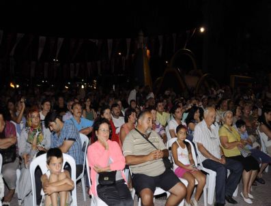 Kuşadası’nda Bayramda Tiyatro Şenliği