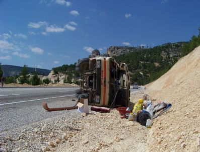 Mersin`de Köy Otobüsü Devrildi: 7 Yaralı