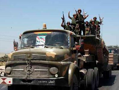 Suriye'de askerler Hama'ya girdi