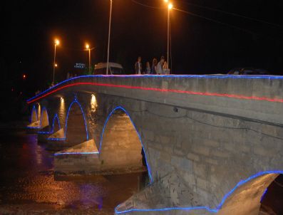 Tarihi Taşköprü İşıklandırıldı