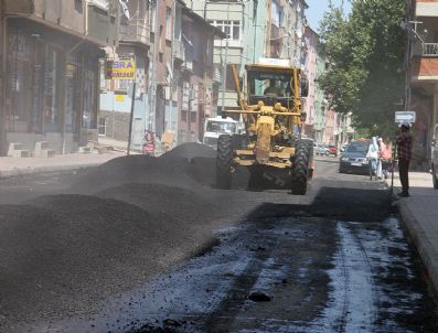 SÜLEYMAN SELMANOĞLU - 50 Derece Sıcaklıkta Asfalt Döküyorlar