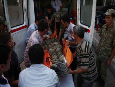 Askeri araç devrildi 2 şehit