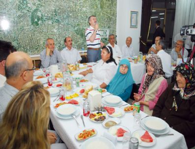 İLHAN YERLIKAYA - Büyükşehir Belediyesi`nden Sosyal Hizmet Kurumlarında Kalanlara İftar