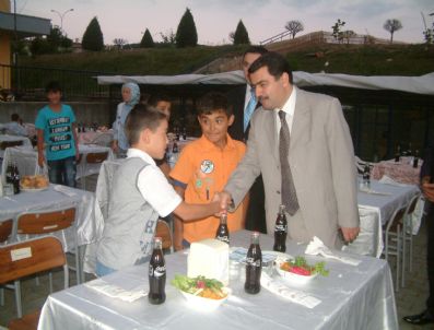 Düsiad Huzurevi Sakinlerine İftar Verdi