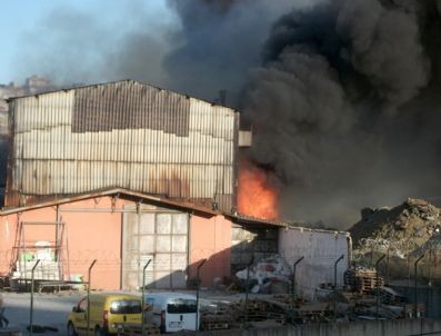 Kağıthane'de Kargo Deposunda Büyük Yangın