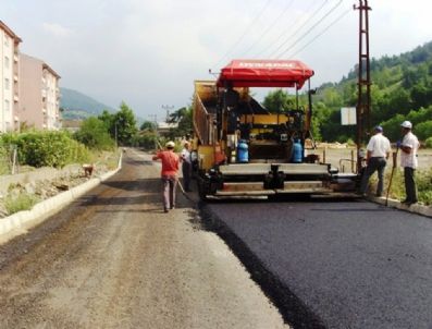 Kumluca Yollarına Sıcak Asfalt Yapılıyor