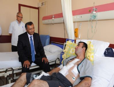 Kütahya Valisi Kenan Çiftçi'den Bıçakla Yaralanan Polis Memuruna ''geçmiş Olsun'' Ziyareti