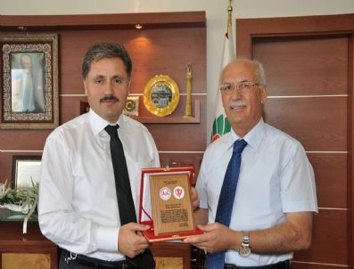 Müftü Gül'den Belediye Başkan Çakır'a Teşekkür Plaketi