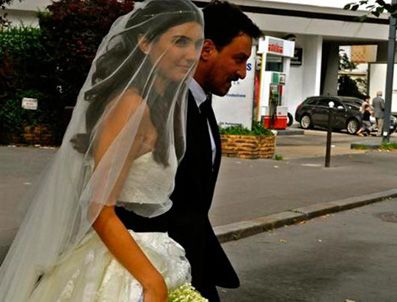 ONUR SAYLAK - Tuba Büyüküstün ve Onur Saylak çifti balayına çıkamadılar