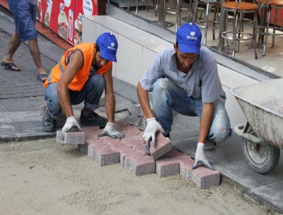 ATEŞ ÜNAL ERZEN - Yüksek Topuklar Kaldırım Değiştirtti