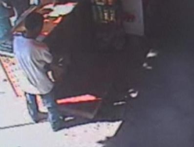 15 Yaşındaki Hırsız 20. İşinde Güvenlik Kamerasına Yakalandı