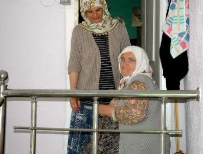 60 Yıldır Türbede Yaşıyor