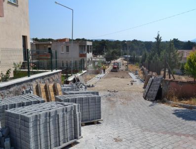 Ayvacık’ta Yollara Parke Taş Döşeniyor