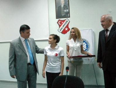 ÖZGÜR OZAN - Balıkesir`in Şampiyon Sporcuları Ödüllendirildi
