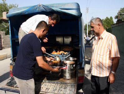 YÜKSEL ÇAKıR - Belediyeden Evlere İftar Yemeği
