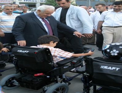 Engelli Vatandaşlara 15 Akülü Araba Dağıtıldı