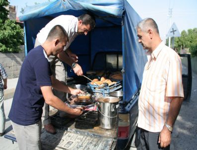 Erzincan'da İftar Yemeği Evlere Dağıtılıyor