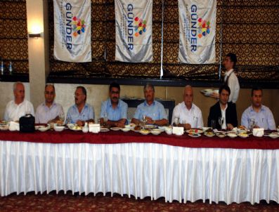 ŞÜKRÜ OKUDAN - Günder`den İftar Yemeği