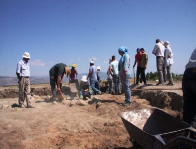 Hacılar’da İnsan Kemiklerinden Yapılan Aletler Bulundu