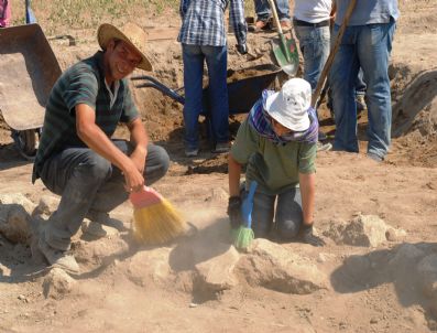 Hacılar Höyüğüne 50 Yıl Sonra İlk Kazma Vuruldu