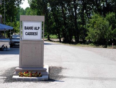 Hayırsever İş Adamı Bahri Alp'in Adı Caddeye Verildi