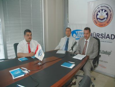 Hürsiad İftar Sofrasını Afrika'ya Gönderiyor