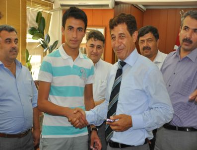 ABDÜLKADIR KARATAŞ - Kaymakam Karataş'tan Başarılı Öğrencilere Çeyrek Altın