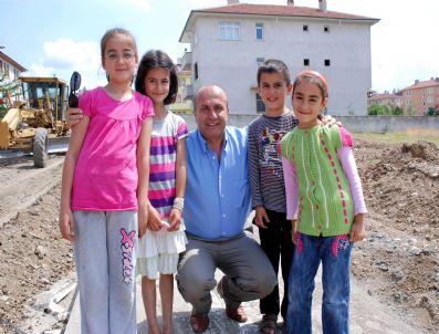 Minikler Arslan’ı Yalnız Bırakmıyor